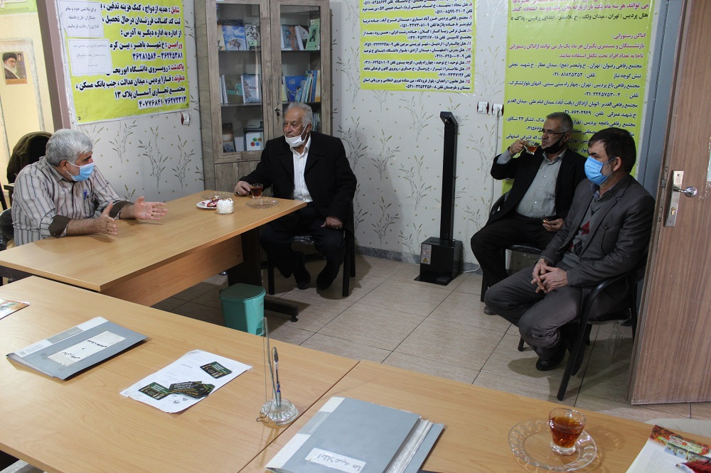 نشست رئیس کانون شرق استان تهران با نماینده بازنشستگان شرق استان تهران در مجمع برگزار شد نشست رئیس کانون شرق استان تهران با نماینده بازنشستگان شرق استان تهران در مجمع برگزار شد