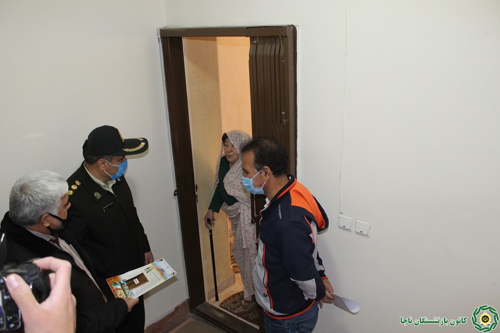 دیدار با مستمری بگیر خانم دماوندی در شهرستان دماوند دیدار با مستمری بگیر خانم دماوندی در شهرستان دماوند