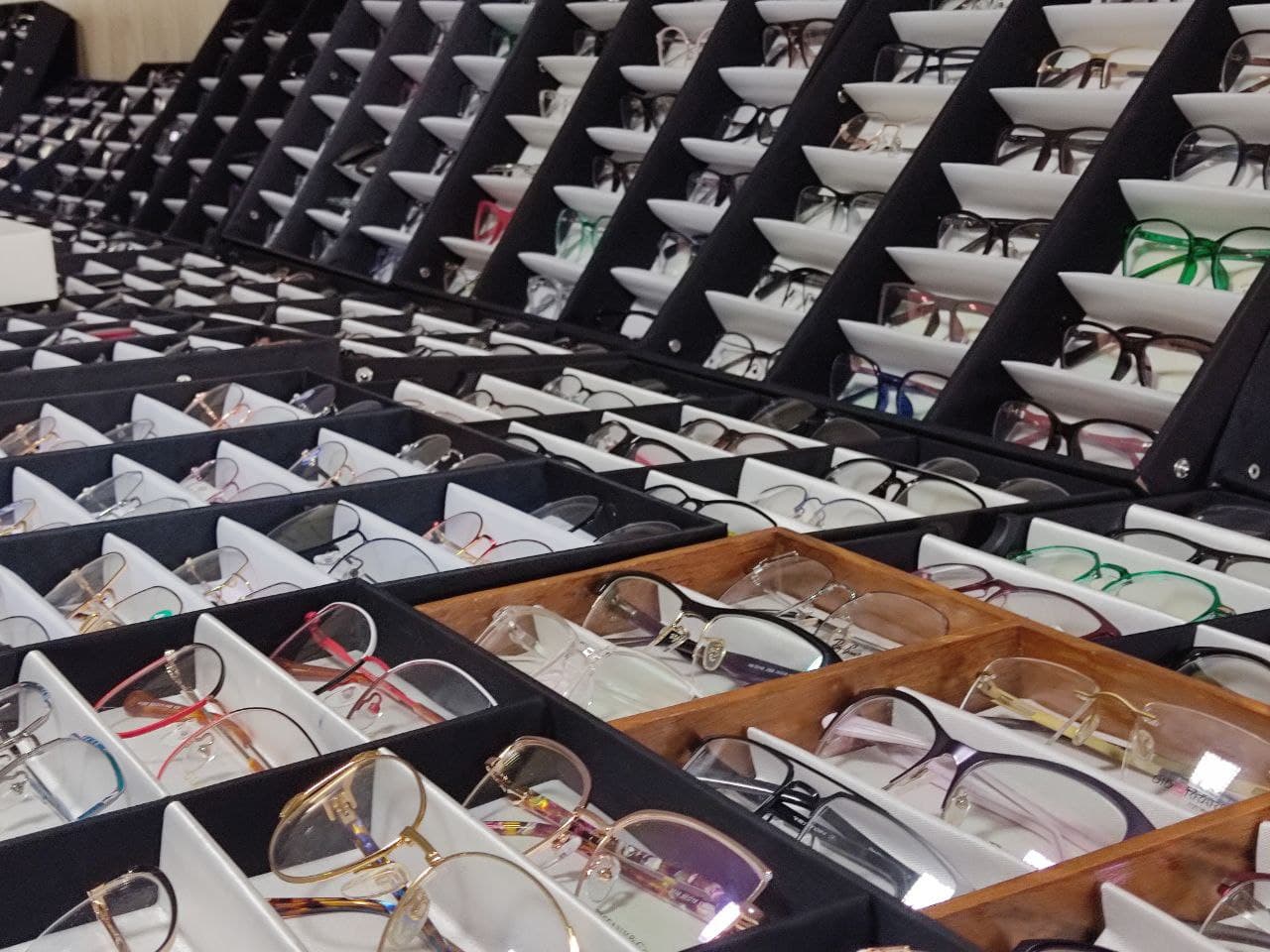 ارائه خدمات رایگان چشم پزشکی در کانون بازنشستگان تهران بزرگ ارائه خدمات رایگان چشم پزشکی در کانون بازنشستگان تهران بزرگ