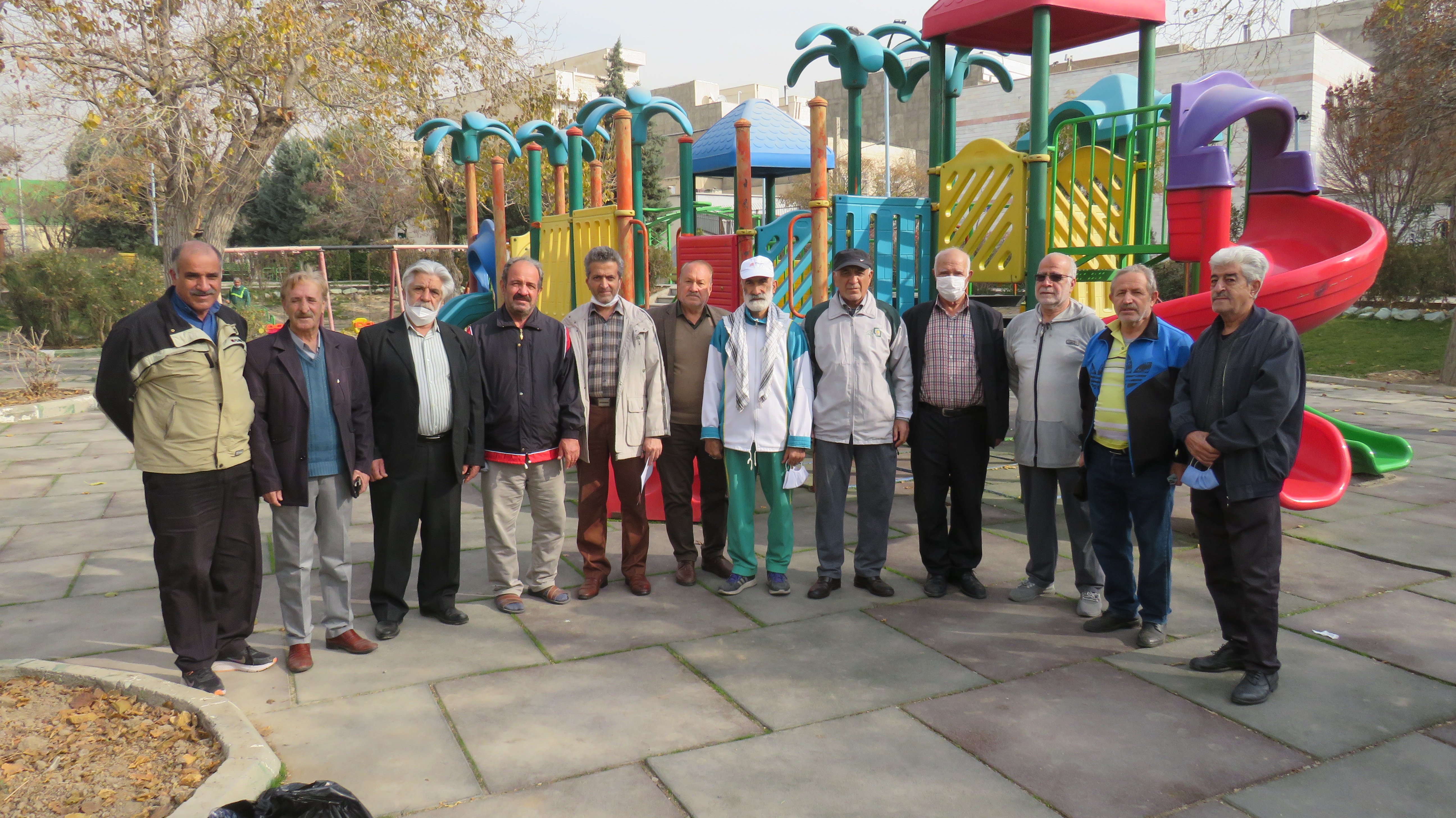 توزیع البسه ورزشی بین اعضای ورزشکار کانون توزیع البسه ورزشی بین اعضای ورزشکار کانون