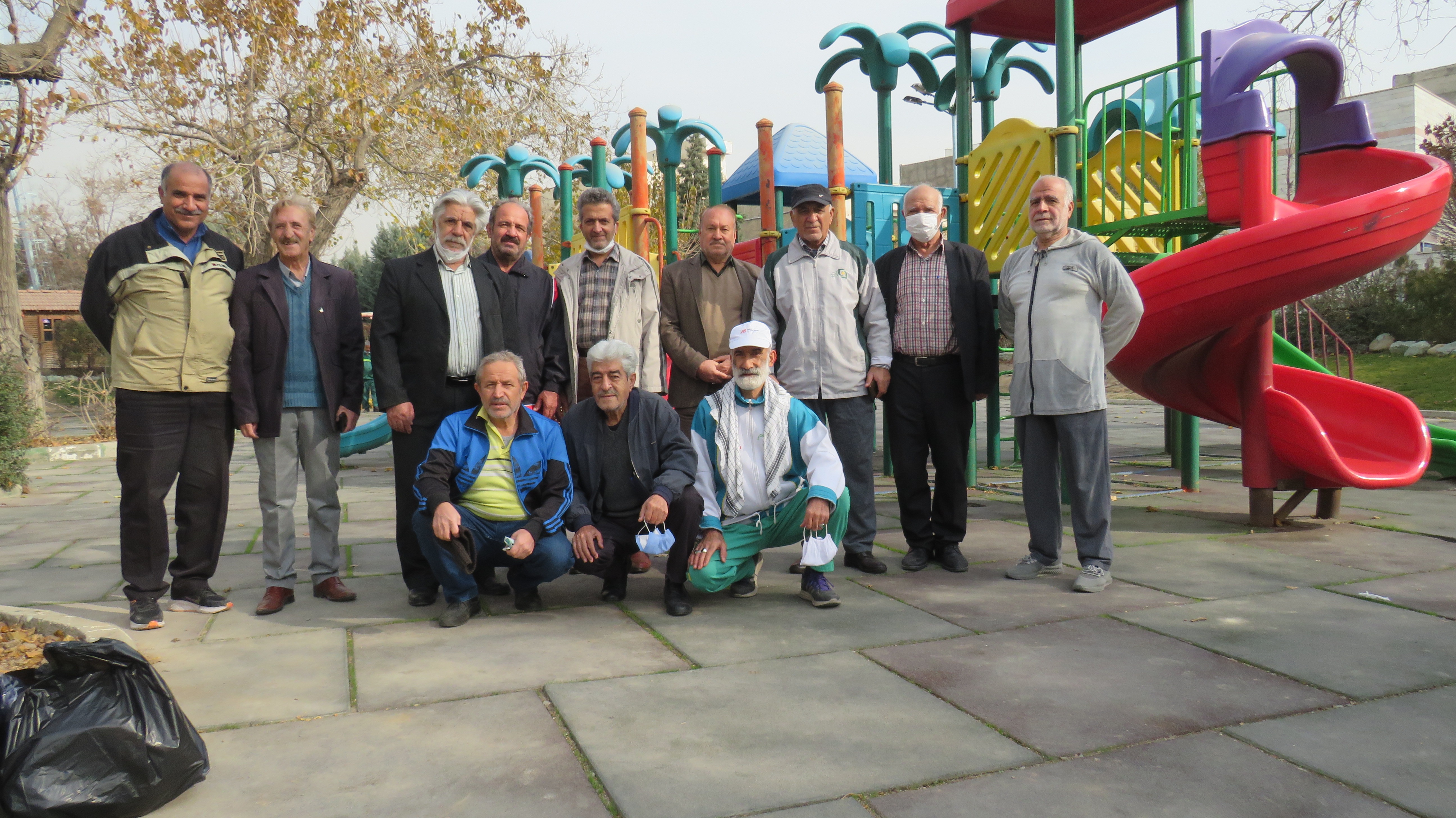 توزیع البسه ورزشی بین اعضای ورزشکار کانون توزیع البسه ورزشی بین اعضای ورزشکار کانون