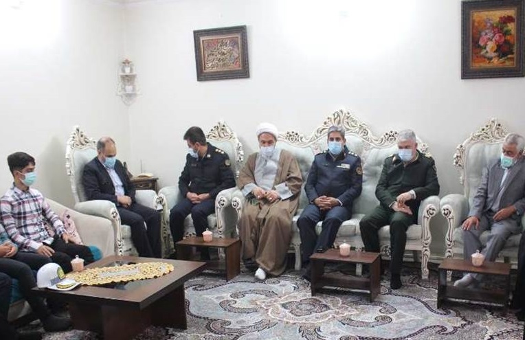 دیدار با 20 نفر پیشکسوتان توسط فرمانده انتظامی ویژه شرق استان تهران دیدار با 20 نفر پیشکسوتان توسط فرمانده انتظامی ویژه شرق استان تهران