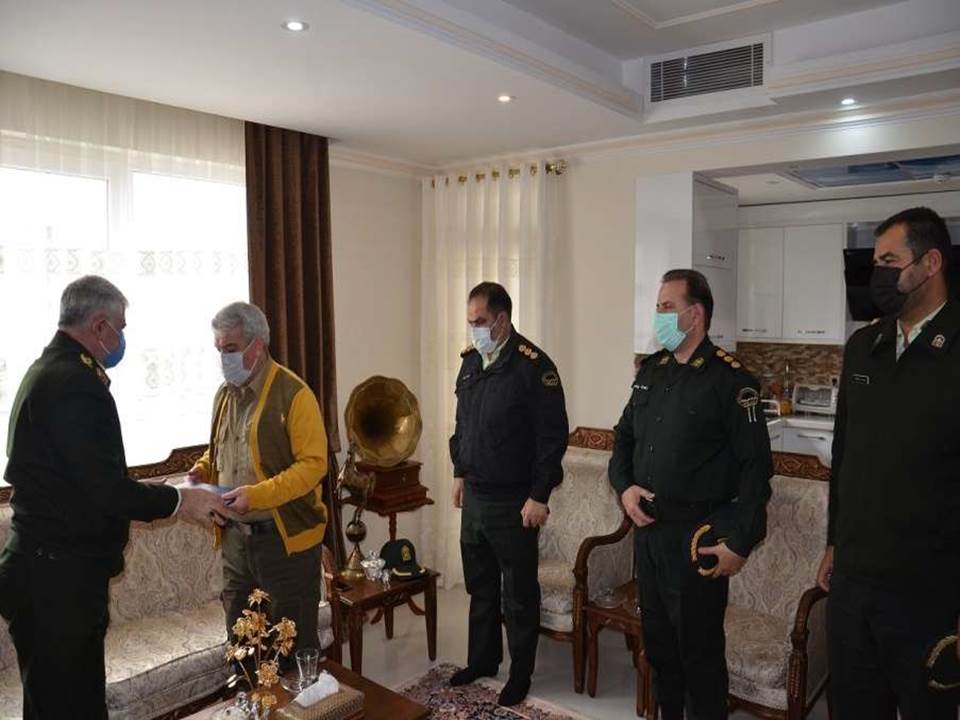 دیدار با 20 نفر پیشکسوتان توسط فرمانده انتظامی ویژه شرق استان تهران دیدار با 20 نفر پیشکسوتان توسط فرمانده انتظامی ویژه شرق استان تهران