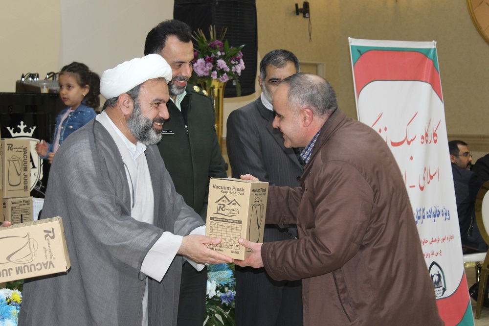 برگزاری مراسم ضیافت خانوادگی و برنامه تبیین شهرستان ورامین با حضور 61 بازنشسته و خانواده آنها برگزاری مراسم ضیافت خانوادگی و برنامه تبیین شهرستان ورامین با حضور 61 بازنشسته و خانواده آنها