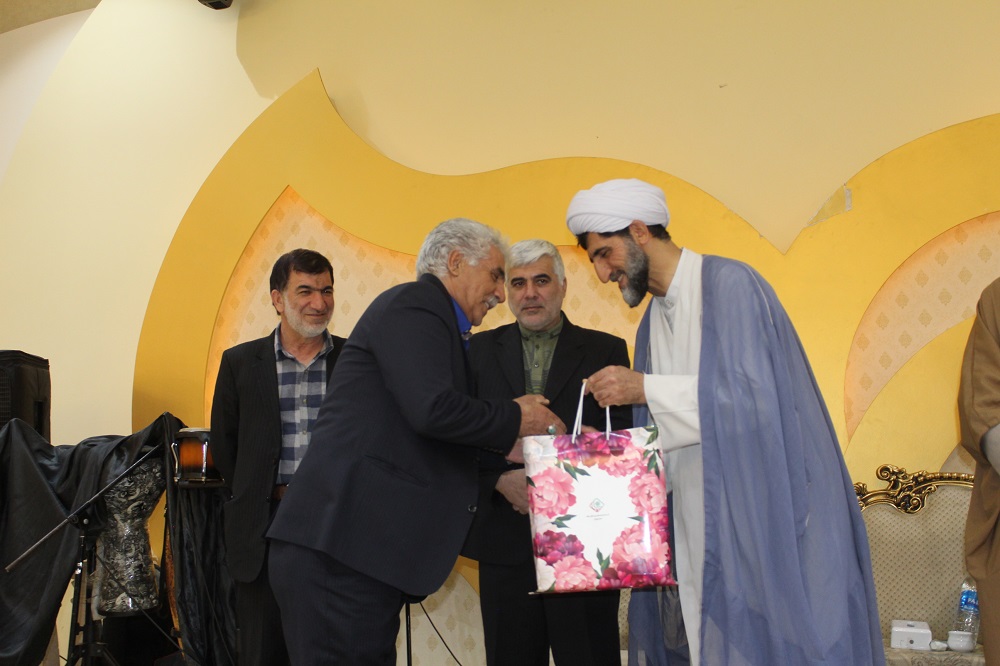 برگزاری مراسم ضیافت خانوادگی و برنامه تبیین شهرستان ورامین با حضور 100بازنشسته و خانواده آنها برگزاری مراسم ضیافت خانوادگی و برنامه تبیین شهرستان ورامین با حضور 100بازنشسته و خانواده آنها