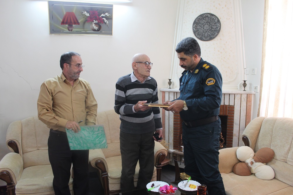 دیدار با 8 بازنشسته در شهرستان فیروزکوه دیدار با 8 بازنشسته در شهرستان فیروزکوه