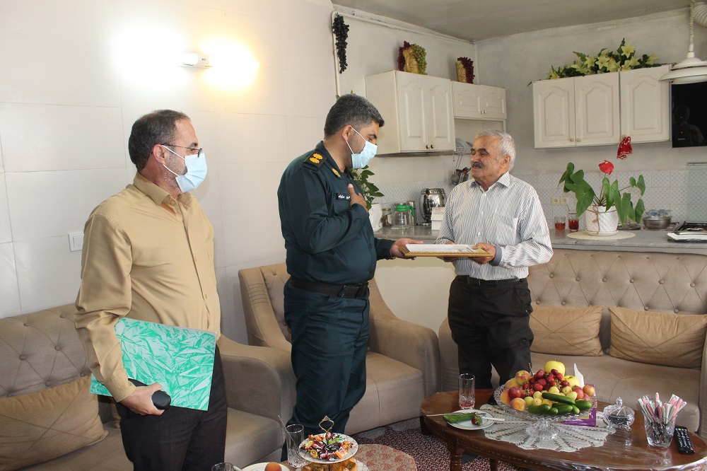 دیدار با 8 بازنشسته در شهرستان فیروزکوه دیدار با 8 بازنشسته در شهرستان فیروزکوه