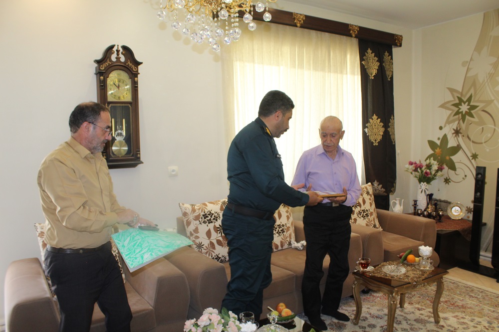 دیدار با 8 بازنشسته در شهرستان فیروزکوه دیدار با 8 بازنشسته در شهرستان فیروزکوه