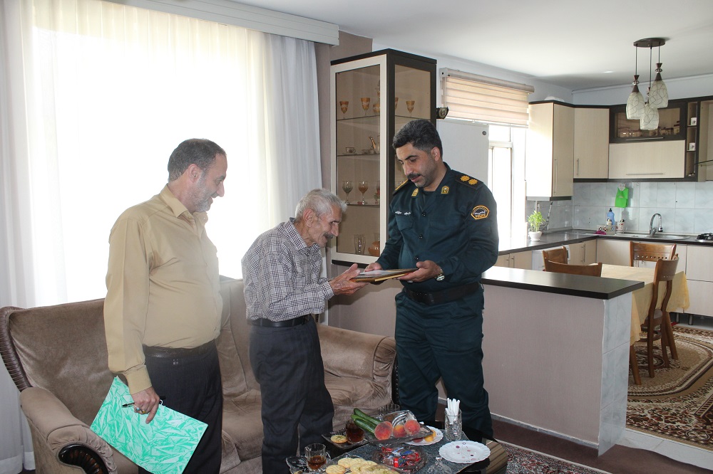 دیدار با 8 بازنشسته در شهرستان فیروزکوه دیدار با 8 بازنشسته در شهرستان فیروزکوه