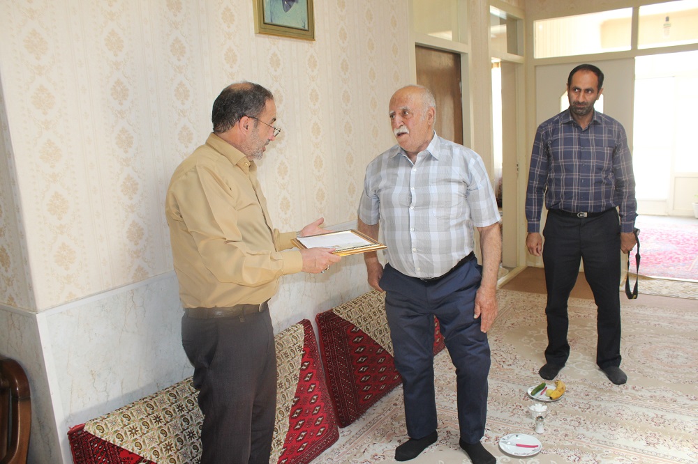 دیدار با 8 بازنشسته در شهرستان فیروزکوه دیدار با 8 بازنشسته در شهرستان فیروزکوه