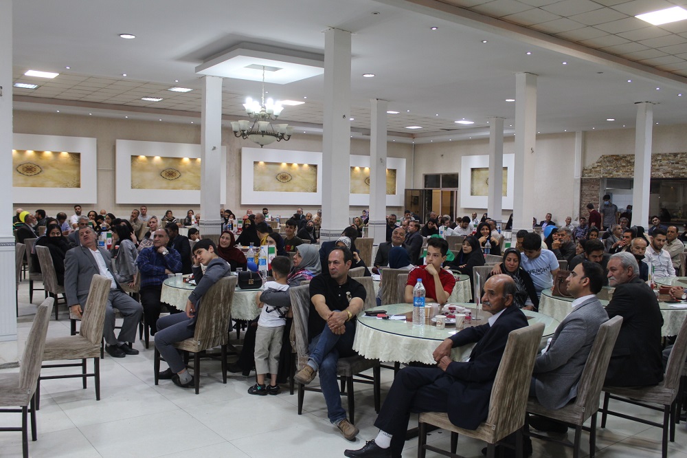 برگزاری ضیافت خانوادگی شهرستان ورامین با حضور 100 بازنشسته به همراه خانواده آنها برگزاری ضیافت خانوادگی شهرستان ورامین با حضور 100 بازنشسته به همراه خانواده آنها