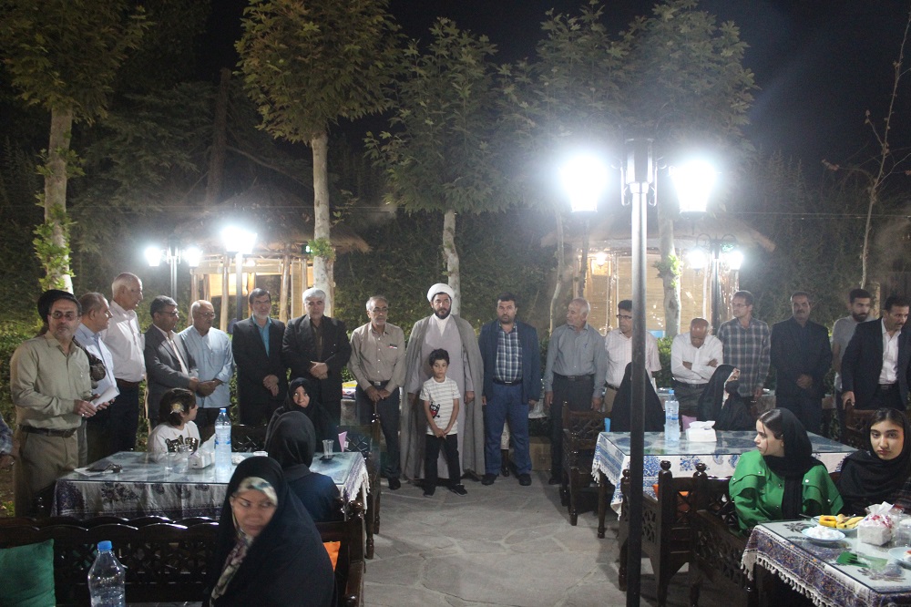 برگزاری ضیافت خانوادگی در شهرستان پاکدشت با حضور 25 بازنشسته به همراه خانواده آنها برگزاری ضیافت خانوادگی در شهرستان پاکدشت با حضور 25 بازنشسته به همراه خانواده آنها