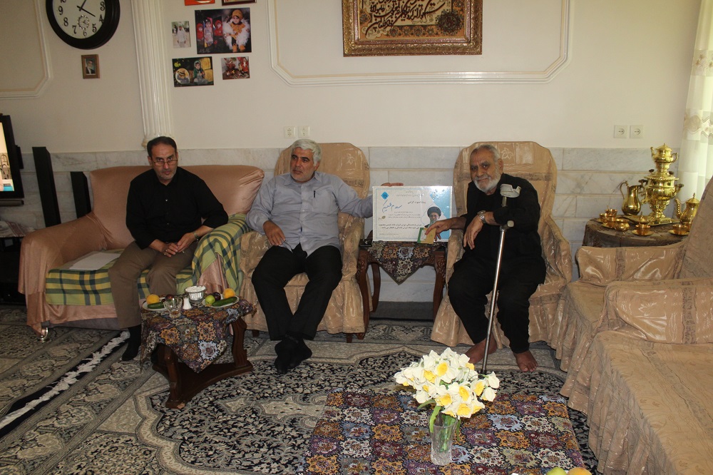 دیدار با ۲ بازنشسته بیمار در شهرستان ورامین دیدار با ۲ بازنشسته بیمار در شهرستان ورامین