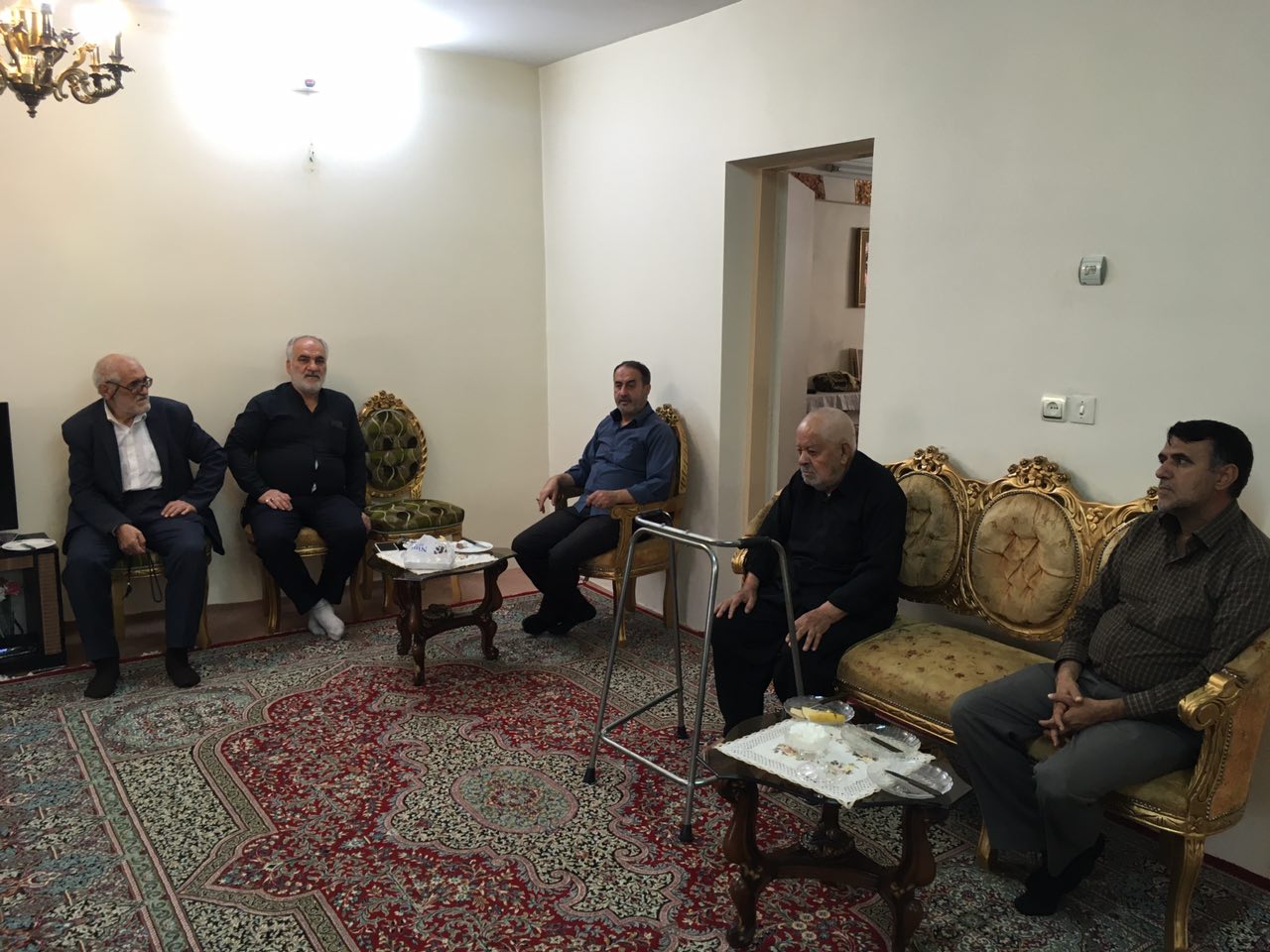 تکریم و دلجویی از پیشکسوت بازنشسته سرهنگ غربا تکریم و دلجویی از پیشکسوت بازنشسته سرهنگ غربا