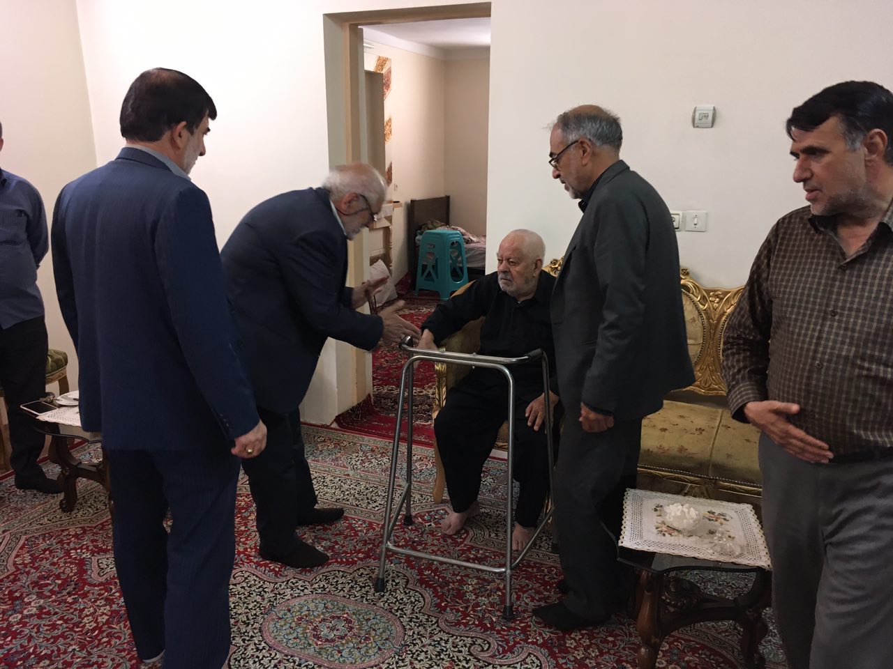 تکریم و دلجویی از پیشکسوت بازنشسته سرهنگ غربا تکریم و دلجویی از پیشکسوت بازنشسته سرهنگ غربا