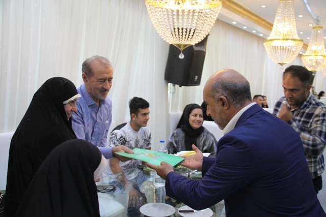 برگزاری ضیافت خانوادگی در شهرستان پاکدشت به مناسبت هفته فراجا برگزاری ضیافت خانوادگی در شهرستان پاکدشت به مناسبت هفته فراجا