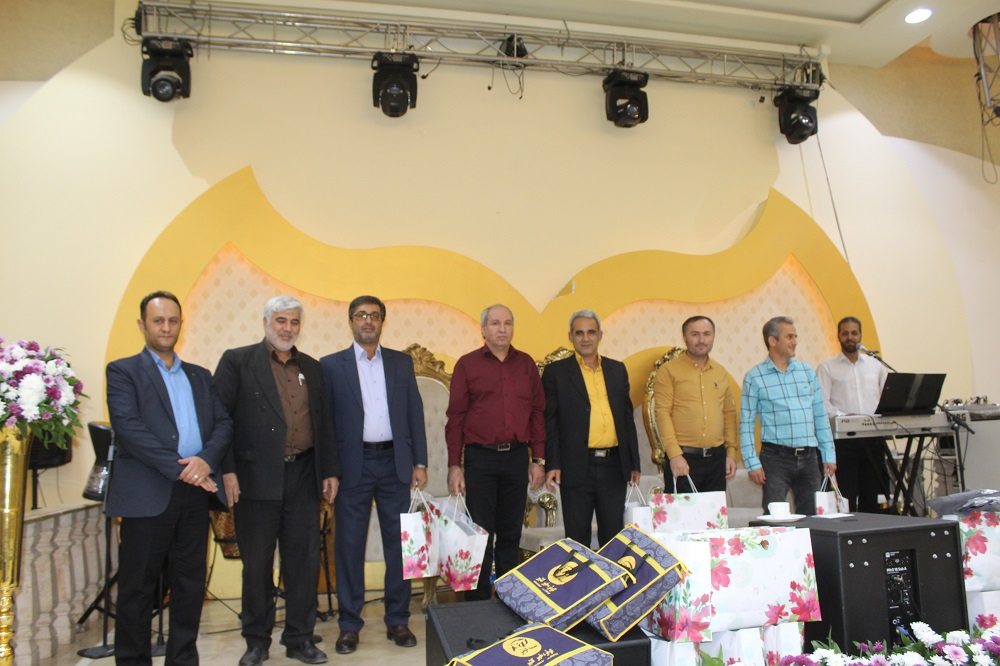 برگزاری مراسم ضیافت خانوادگی شهرستان ورامین با حضور 150بازنشسته و خانواده آنها برگزاری مراسم ضیافت خانوادگی شهرستان ورامین با حضور 150بازنشسته و خانواده آنها