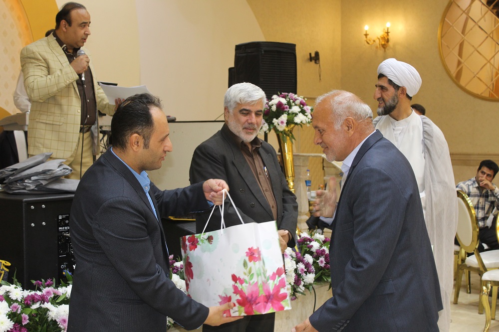 برگزاری مراسم ضیافت خانوادگی شهرستان ورامین با حضور 150بازنشسته و خانواده آنها برگزاری مراسم ضیافت خانوادگی شهرستان ورامین با حضور 150بازنشسته و خانواده آنها