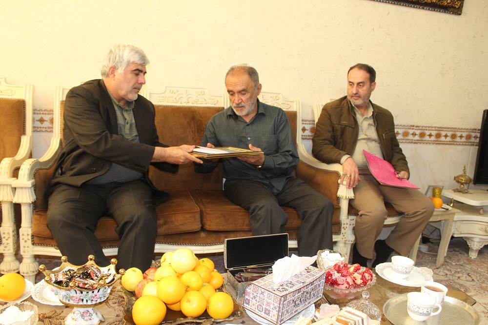 دیدار با 2 بازنشسته در شهرستان ورامین دیدار با 2 بازنشسته در شهرستان ورامین