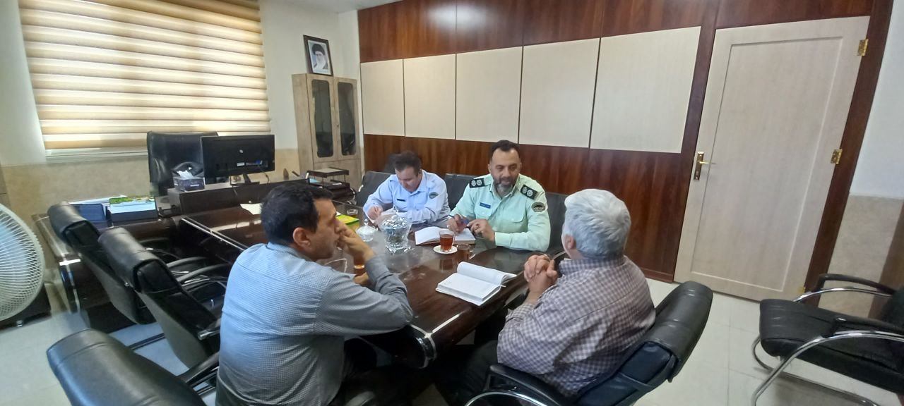 دیدار رئیس کانون شرق استان تهران با عقیدتی سیاسی فاویژه شرق استان تهران دیدار رئیس کانون شرق استان تهران با عقیدتی سیاسی فاویژه شرق استان تهران