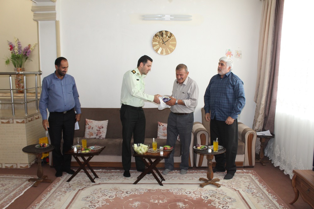 دیدار با 8 بازنشسته در شهرستان فیروزکوه دیدار با 8 بازنشسته در شهرستان فیروزکوه