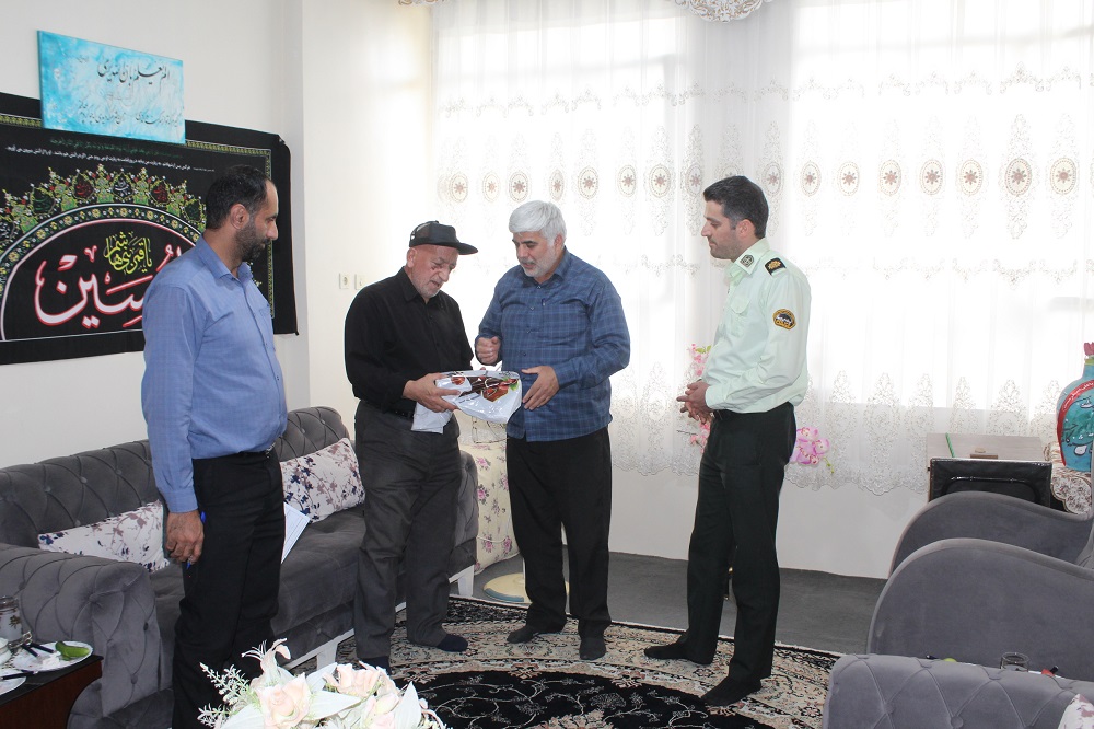 دیدار با 8 بازنشسته در شهرستان فیروزکوه دیدار با 8 بازنشسته در شهرستان فیروزکوه