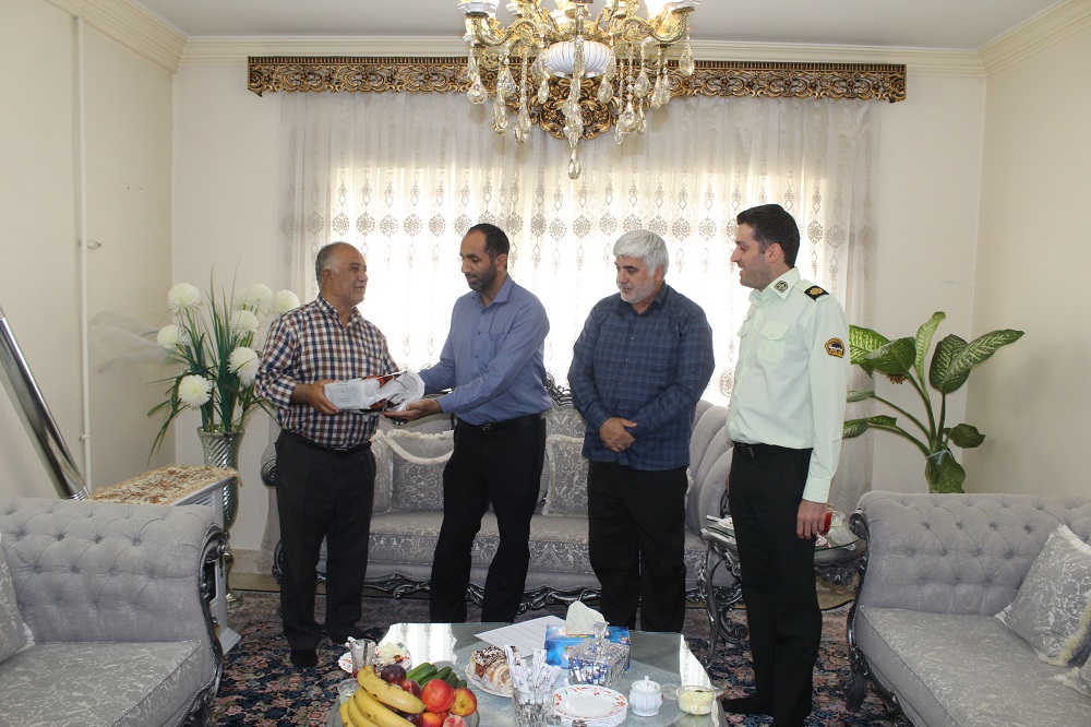 دیدار با 8 بازنشسته در شهرستان فیروزکوه دیدار با 8 بازنشسته در شهرستان فیروزکوه