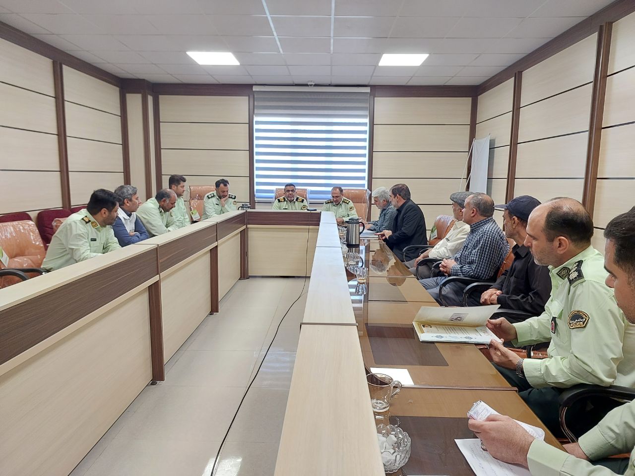 جلسه قرارگاه تابان با حضور فرمانده انتظامی شرق استان تهران برگزار شد جلسه قرارگاه تابان با حضور فرمانده انتظامی شرق استان تهران برگزار شد