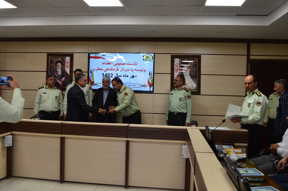 برگزاری نشست صمیمی فرمانده انتظامی شرق استان تهران با پیشکسوتان برگزاری نشست صمیمی فرمانده انتظامی شرق استان تهران با پیشکسوتان