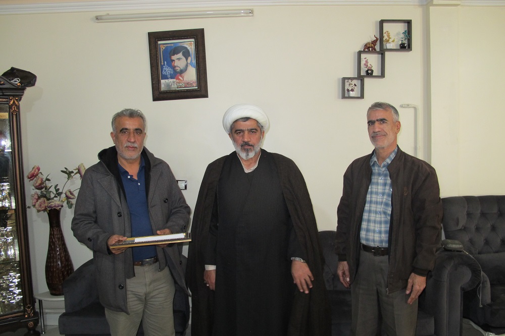 دیدار با چهار تن از بازنشسته ها در شهرستان بومهن دیدار با چهار تن از بازنشسته ها در شهرستان بومهن