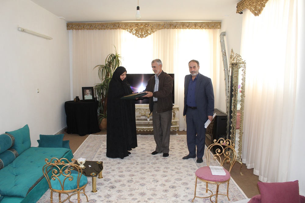 تکریم و همدلی با خانواده های بازنشستگان در شهرستان دماوند تکریم و همدلی با خانواده های بازنشستگان در شهرستان دماوند