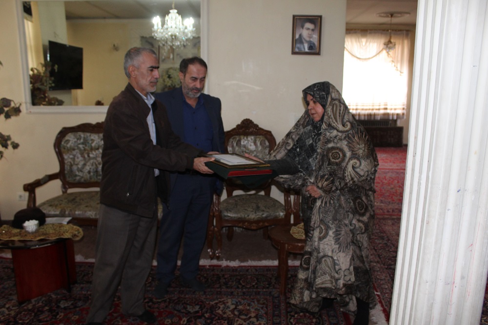 تکریم و همدلی با خانواده های بازنشستگان در شهرستان دماوند تکریم و همدلی با خانواده های بازنشستگان در شهرستان دماوند