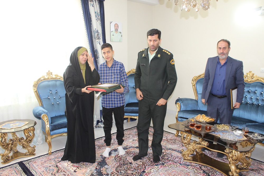 تکریم و همدلی با خانواده های بازنشستگان در شهرستان دماوند تکریم و همدلی با خانواده های بازنشستگان در شهرستان دماوند