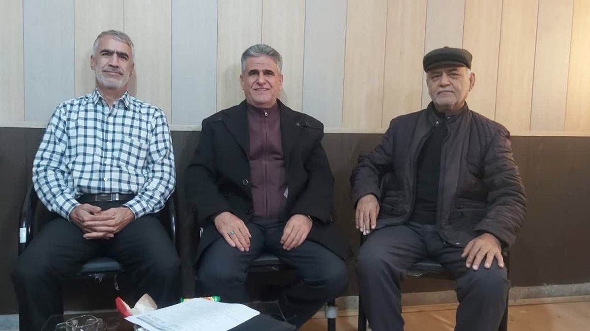 برگزاری جلسه داوطلبان نمایندگی مجمع (شرق استان تهران) در دفتر کانون بازنشستگان شهرستان دماوند