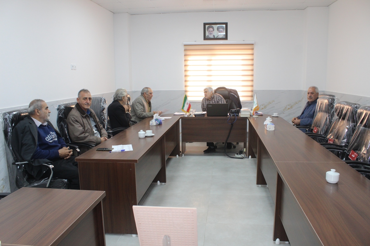 برگزاری نشست صمیمی رئیس کانون شرق استان تهران با پیشکسوتان