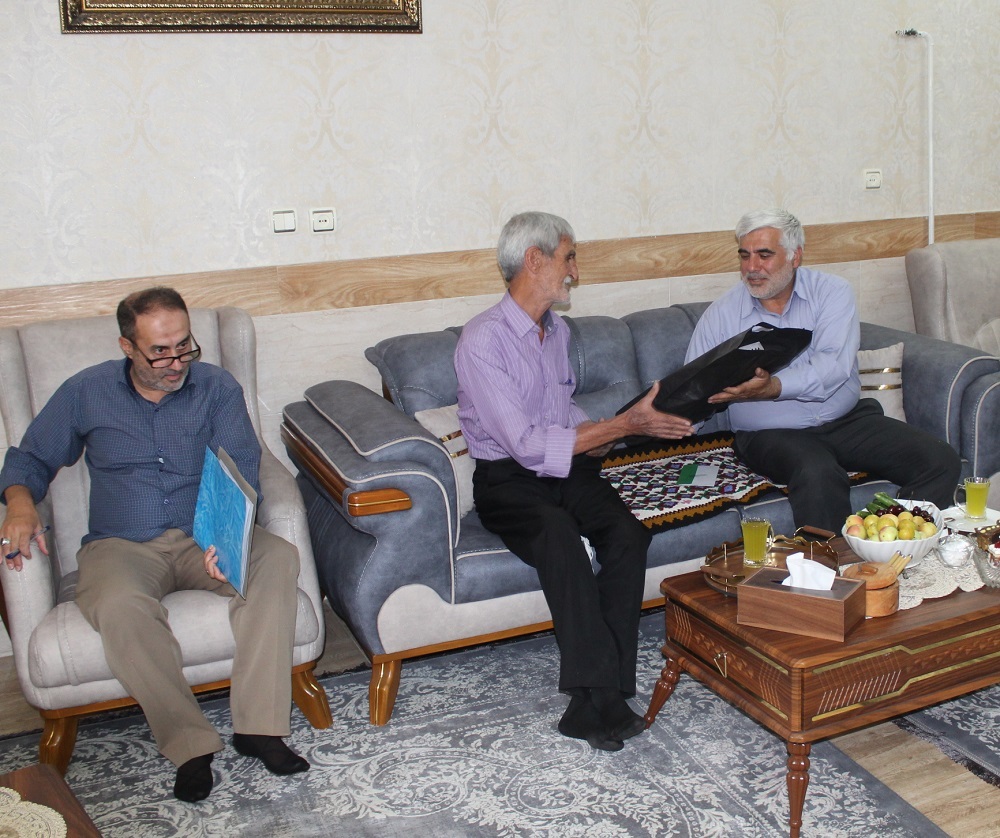 دیدار با بازنشسته منصور کردبچه در شهرستان ورامین دیدار با بازنشسته منصور کردبچه در شهرستان ورامین