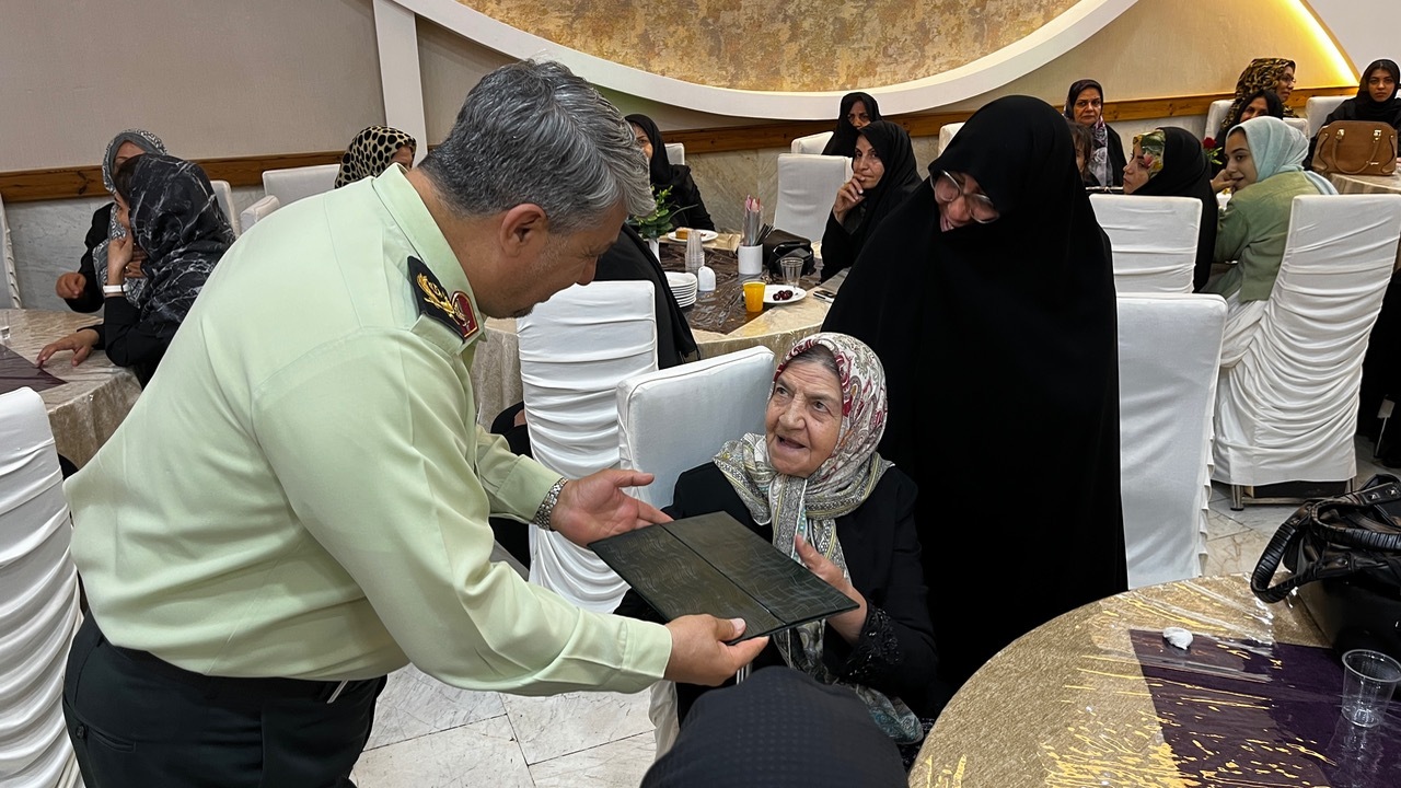 مراسم ضیافت روز خانواده و تکریم بازنشستگان مراسم ضیافت روز خانواده و تکریم بازنشستگان