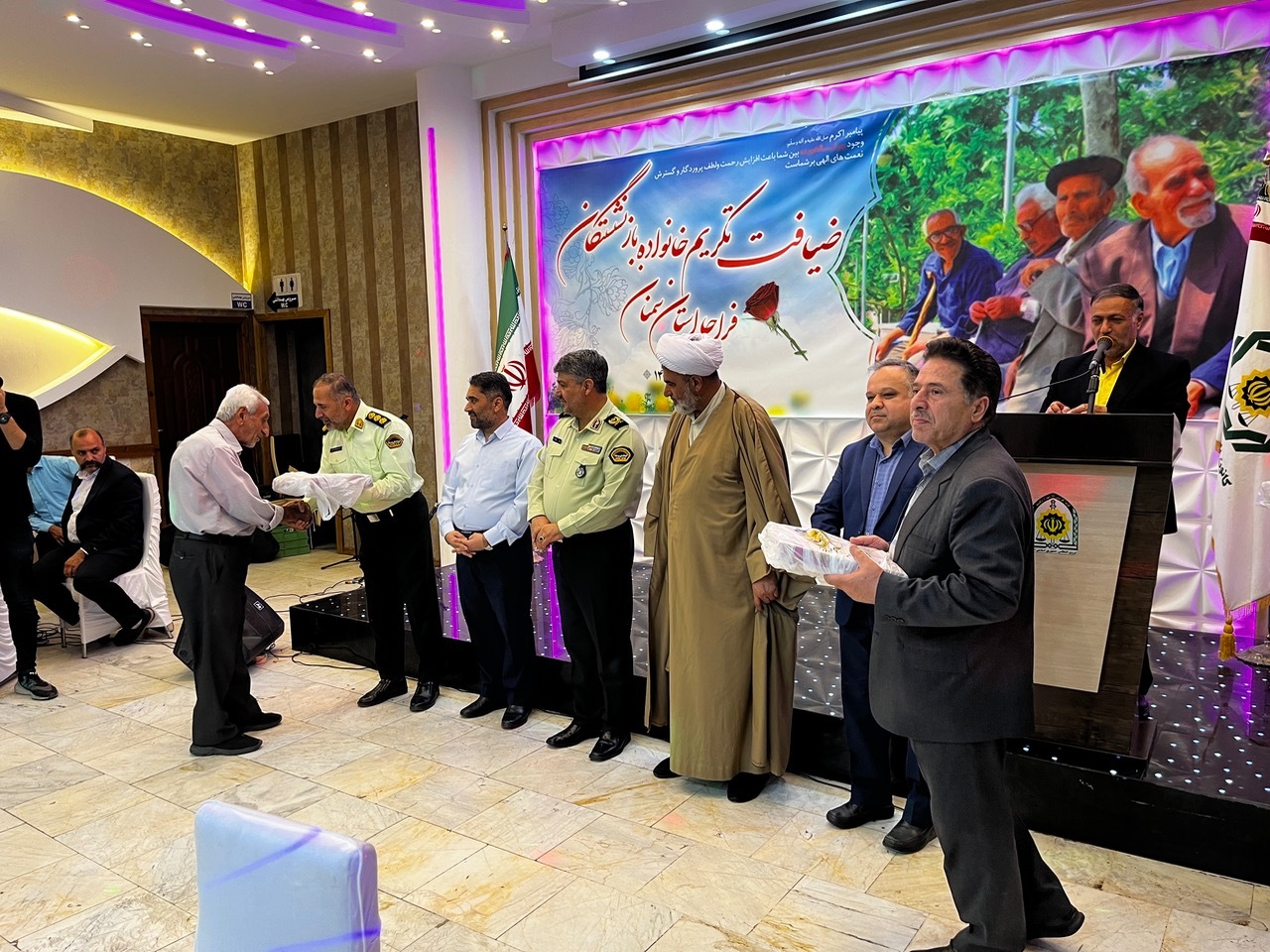 مراسم ضیافت روز خانواده و تکریم بازنشستگان مراسم ضیافت روز خانواده و تکریم بازنشستگان