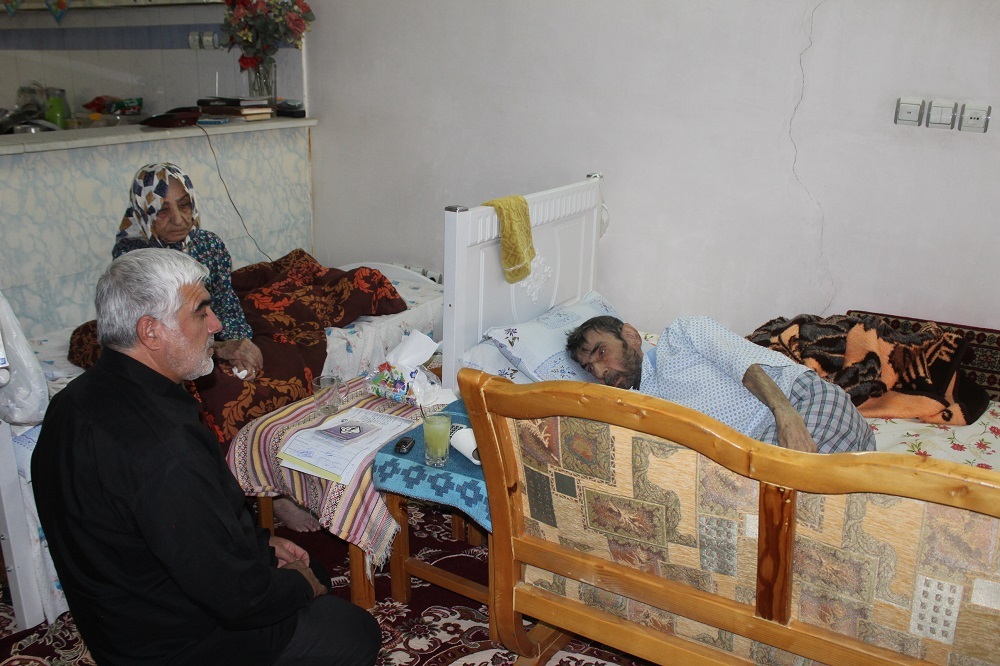 دیدار با بازنشسته بیمار در منزل در شهرستان ورامین دیدار با بازنشسته بیمار در منزل در شهرستان ورامین