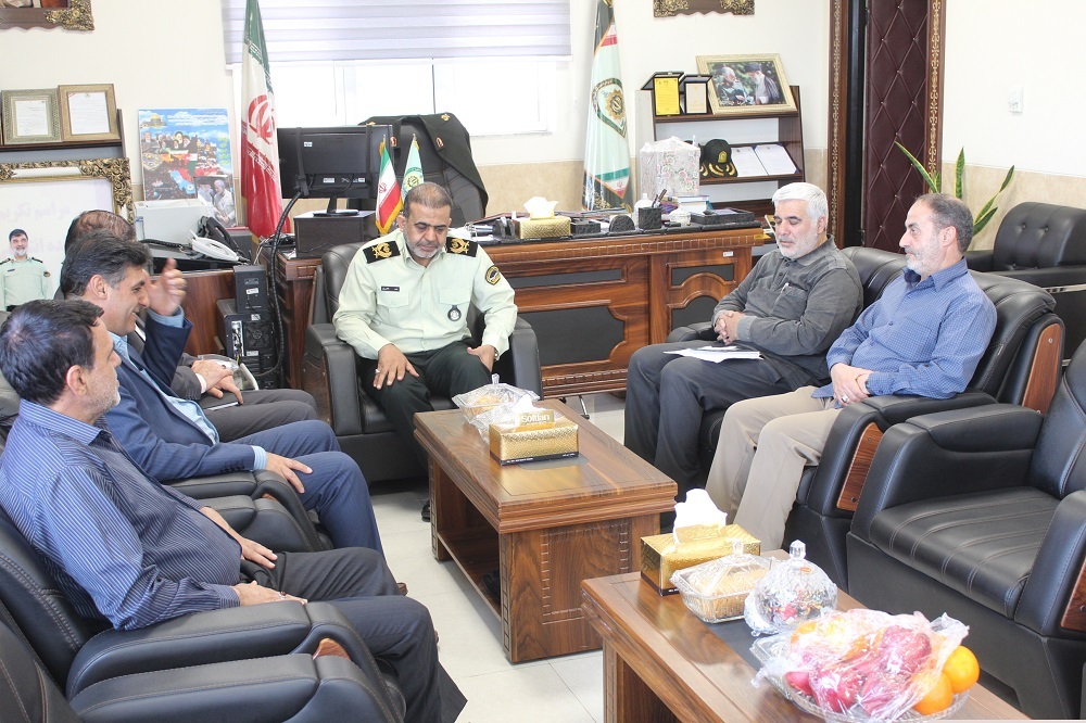 دیدار نوروزی رئیس کانون بازنشستگان شرق استان تهران با فرمانده انتظامی ویژه شرق استان تهران دیدار نوروزی رئیس کانون بازنشستگان شرق استان تهران با فرمانده انتظامی ویژه شرق استان تهران