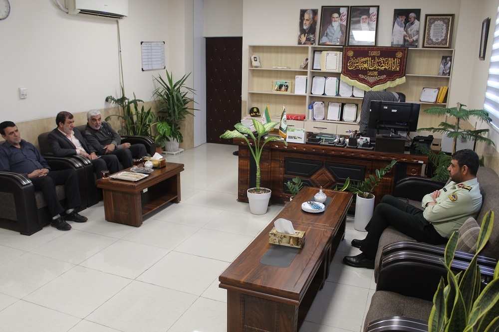 دیدار نوروزی رئیس کانون بازنشستگان شرق استان تهران با جانشین فرمانده انتظامی ویژه شرق استان تهران دیدار نوروزی رئیس کانون بازنشستگان شرق استان تهران با جانشین فرمانده انتظامی ویژه شرق استان تهران