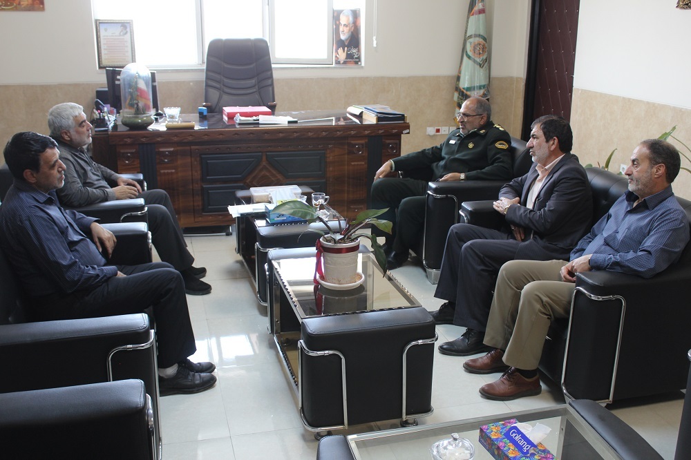 دیدار نوروزی رئیس کانون بازنشستگان شرق استان تهران با جانشین فرمانده انتظامی ویژه شرق استان تهران دیدار نوروزی رئیس کانون بازنشستگان شرق استان تهران با جانشین فرمانده انتظامی ویژه شرق استان تهران