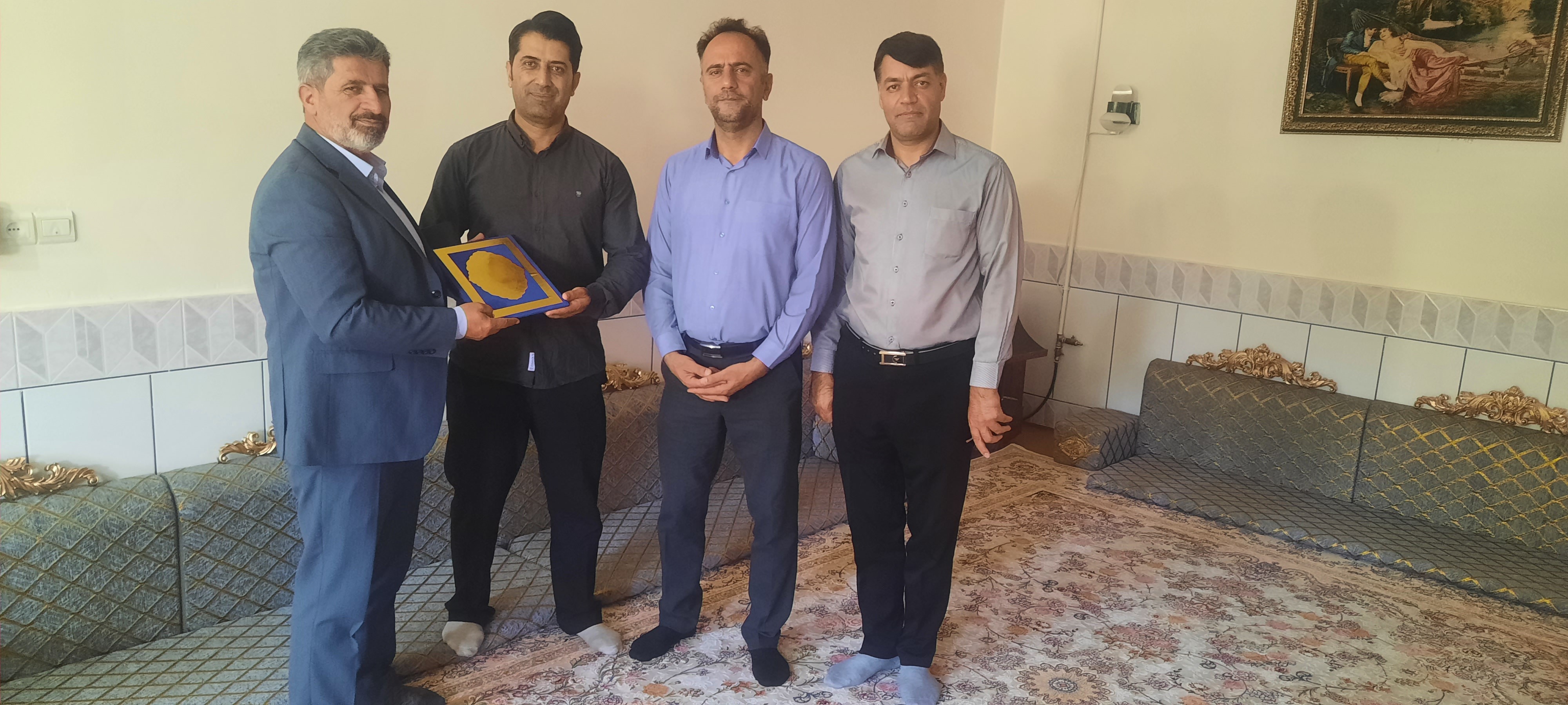 دیدار و سرکشی از تعداد3 نفر از پیشکسوتان شهرستان فارسان دیدار و سرکشی از تعداد3 نفر از پیشکسوتان شهرستان فارسان