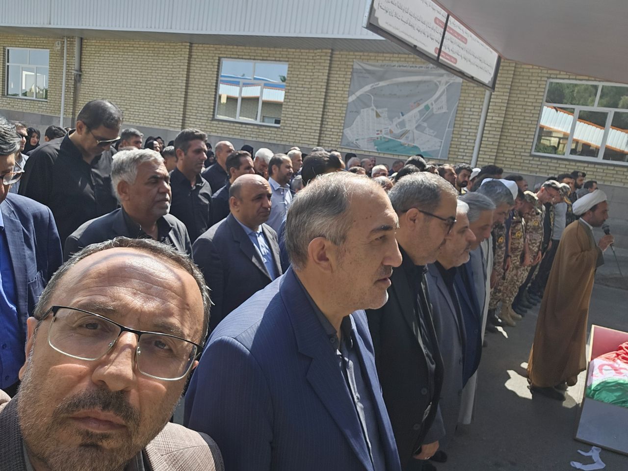 حضور رئیس کانون بازنشستگان انتظامی استان آذربایجان شرقی در مراسم تشیع جنازه شهید حجت بابایی فرزند سرهنگ بازنشسته فراجا یوسف بابایی