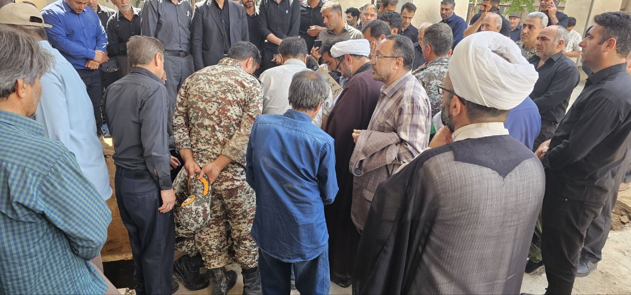 حضور رئیس کانون بازنشستگان انتظامی استان آذربایجان شرقی در مراسم تشیع جنازه شهید حجت بابایی فرزند سرهنگ بازنشسته فراجا یوسف بابایی