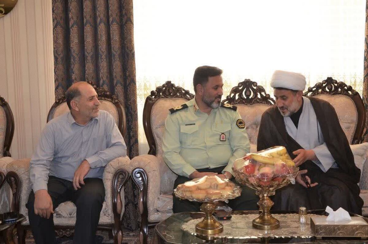 ديدار صميمي سردار رفيعي كيا فرمانده انتظامي استان با پيشكسوتان انتظامی