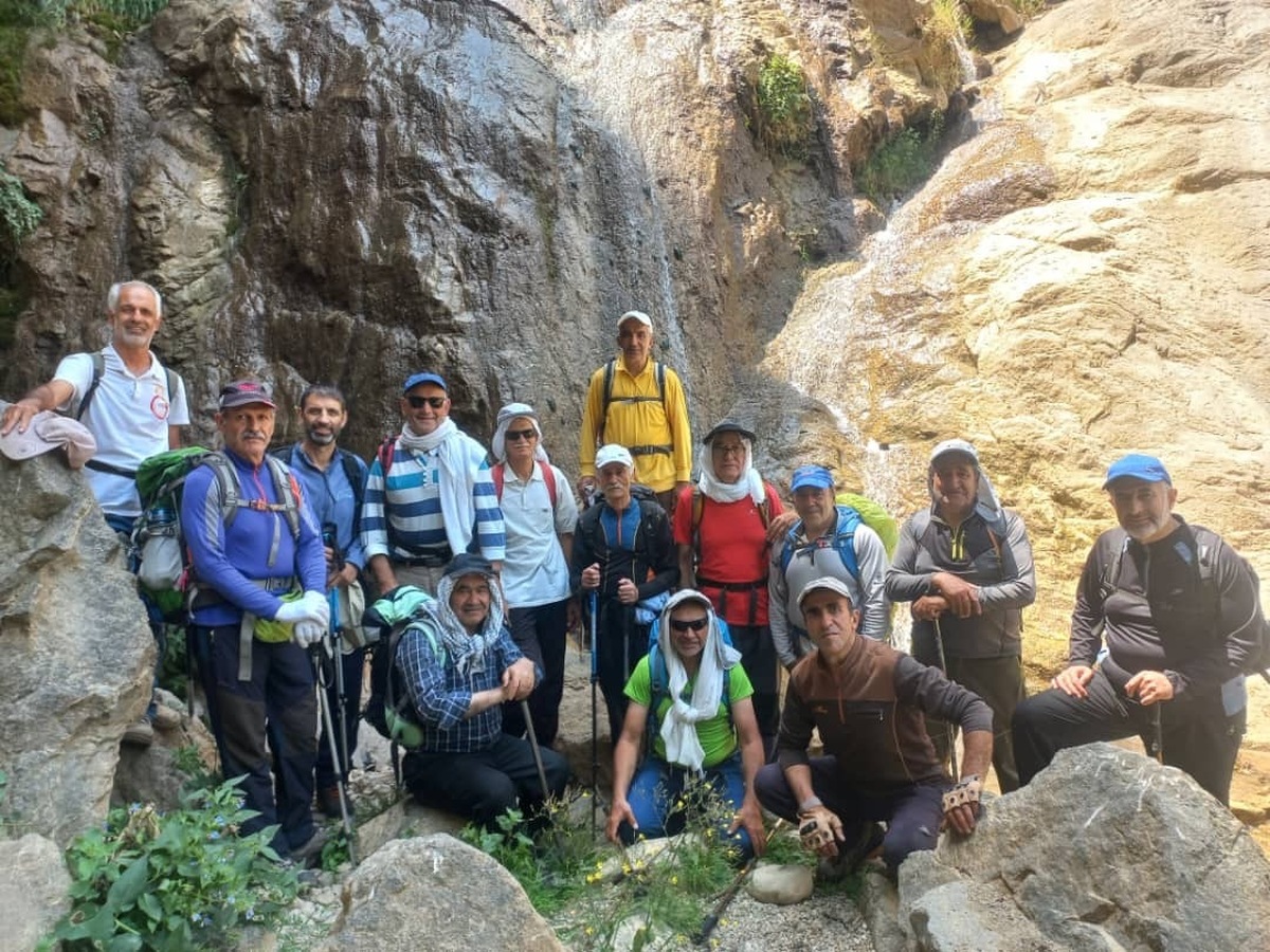 اجرای برنامه کوهنوردی در ارتفاعات جنگلی آبشار گلوسنگ تا قلعه بابک شهرستان کلیبر