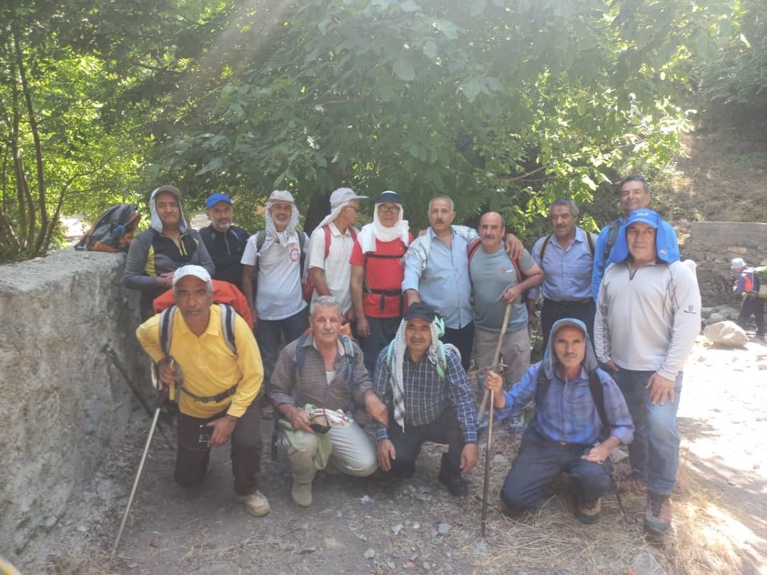 برگزاری برنامه کوهنوردی پیشکسوتان انتظامی شهرستان تبریز در ارتفاعات جنگلی آبشار گلوسنگ تا قلعه بابک شهرستان کلیبر