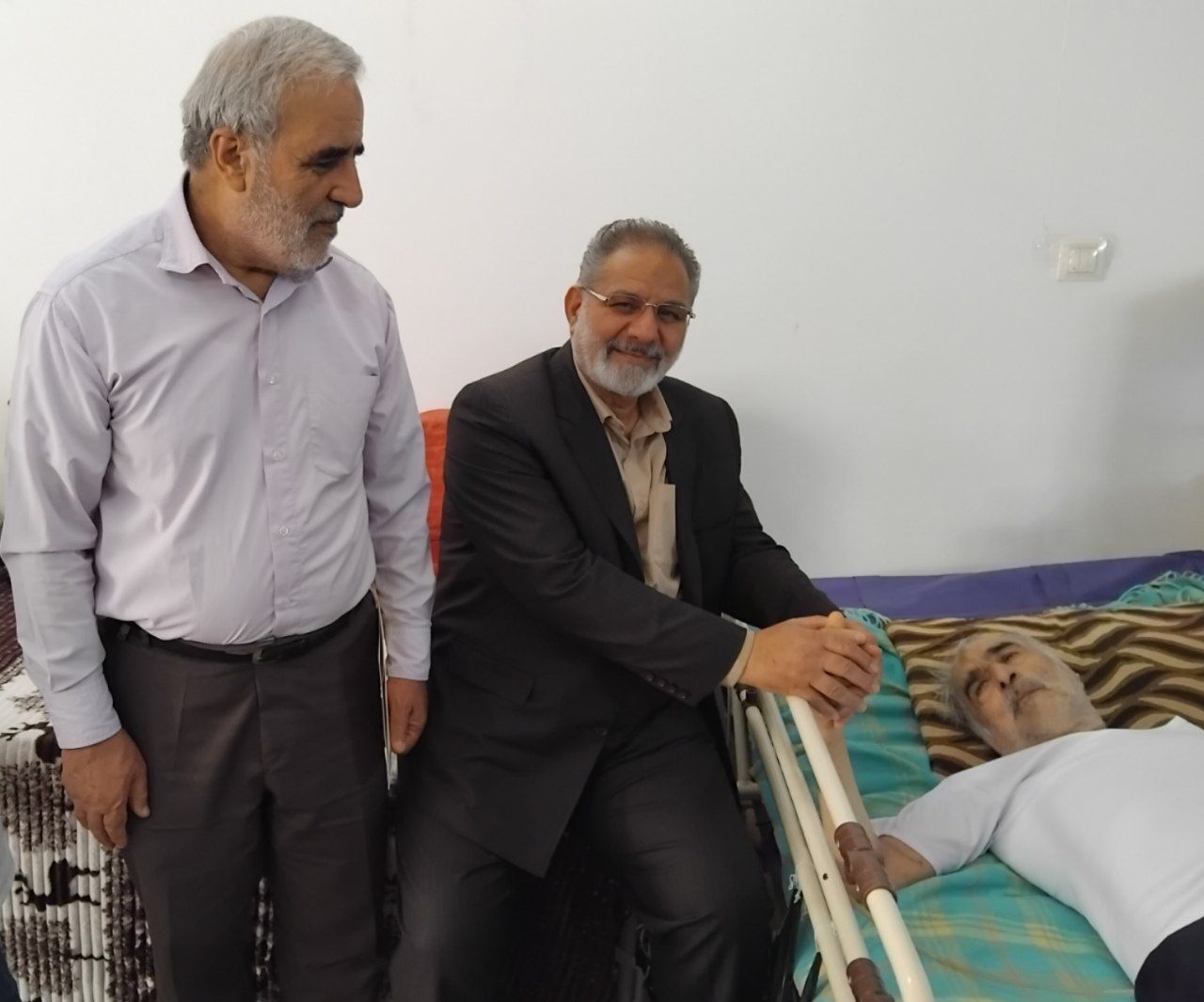 رئیس کانون از 9 نفر بازنشسته و مستمری بگیر دیدار بعمل آوردند. رئیس کانون از 9 نفر بازنشسته و مستمری بگیر دیدار بعمل آوردند.