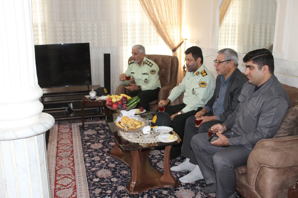 دیدار سردار القاصی مهر با سرهنگ قاسمی رئیس کانون شرق دیدار سردار القاصی مهر با سرهنگ قاسمی رئیس کانون شرق